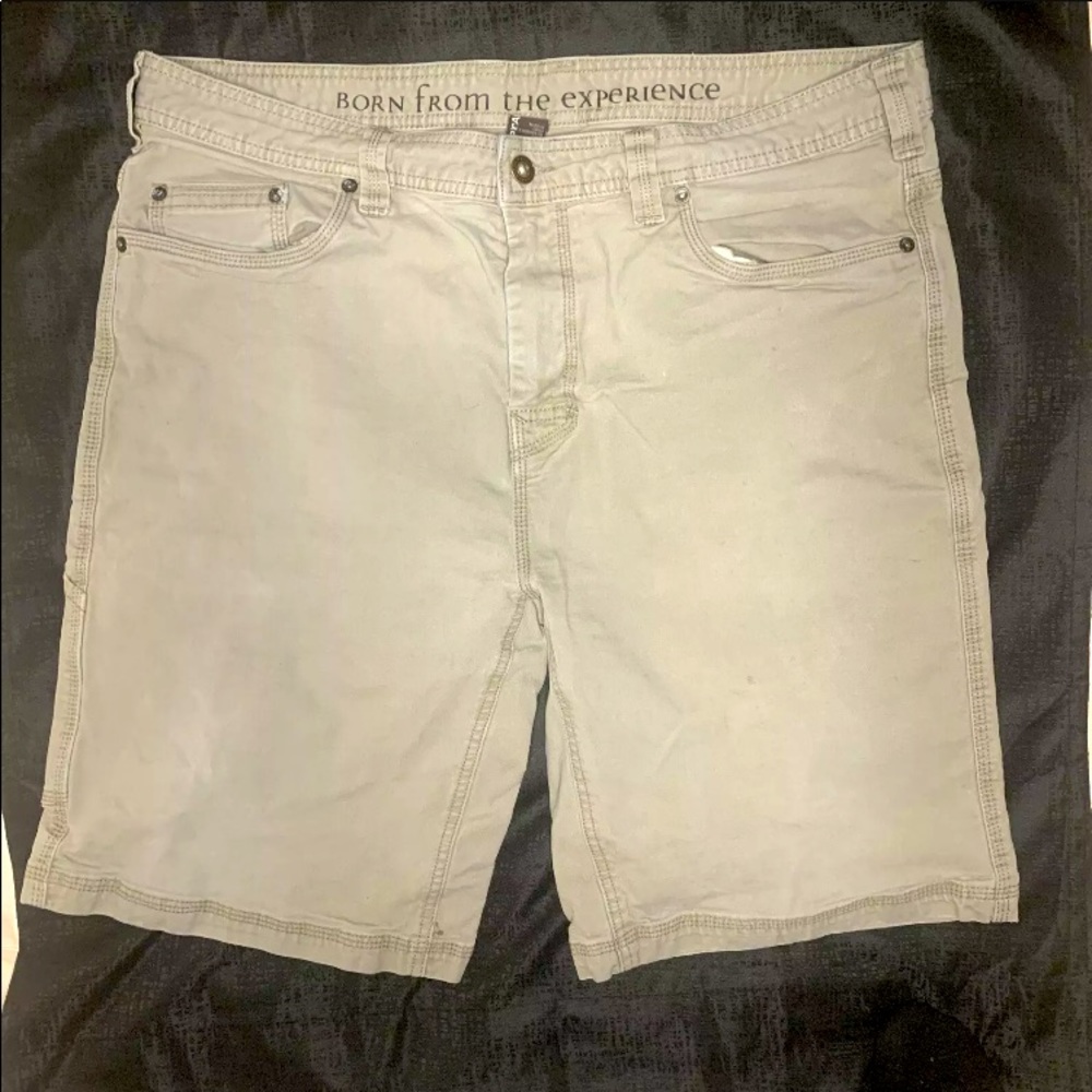 Prana Men’s Cargo Hiking Shorts Size 38x11 Beige  *Flaw